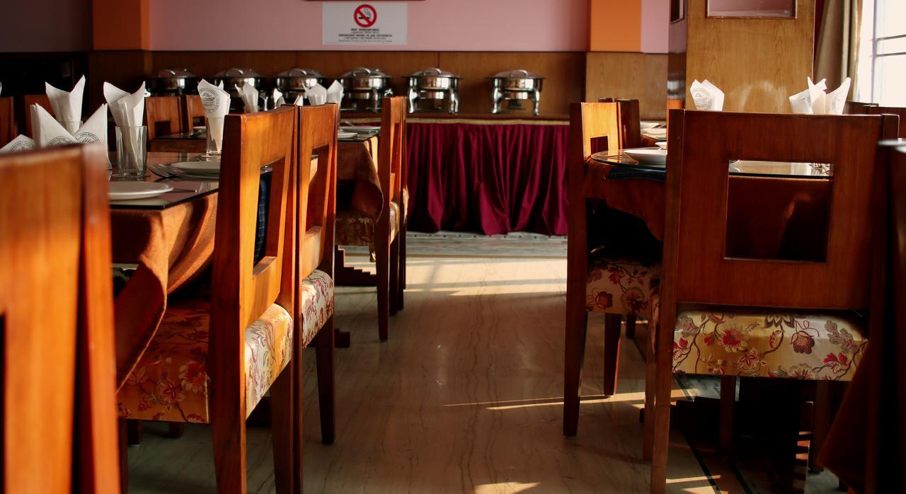 Jain Group Sikkim Continental Hotel Гангток Екстериор снимка