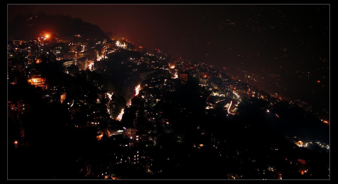 Jain Group Sikkim Continental Hotel Гангток Екстериор снимка